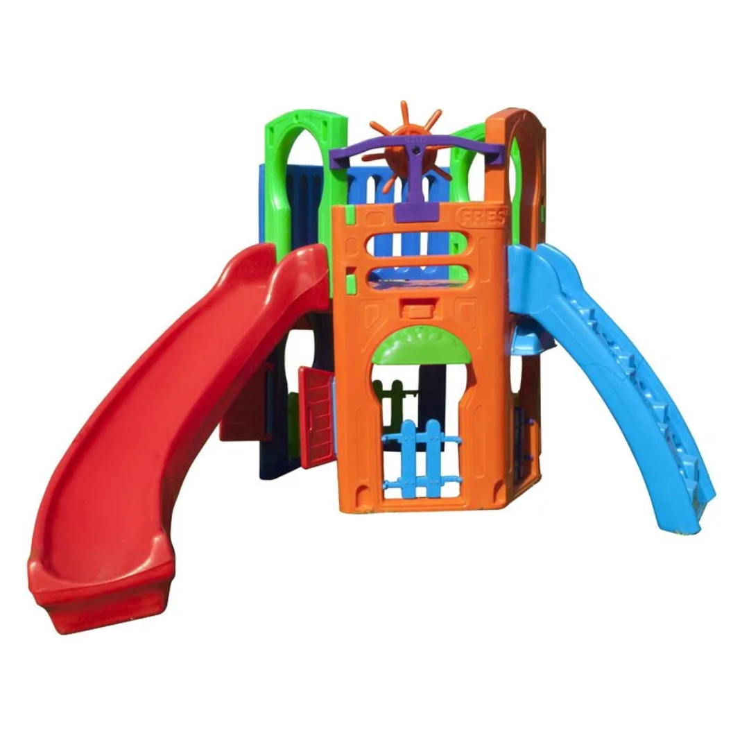 Playground em Plástico Rotomoldado com Paredes de 1,85m de Altura