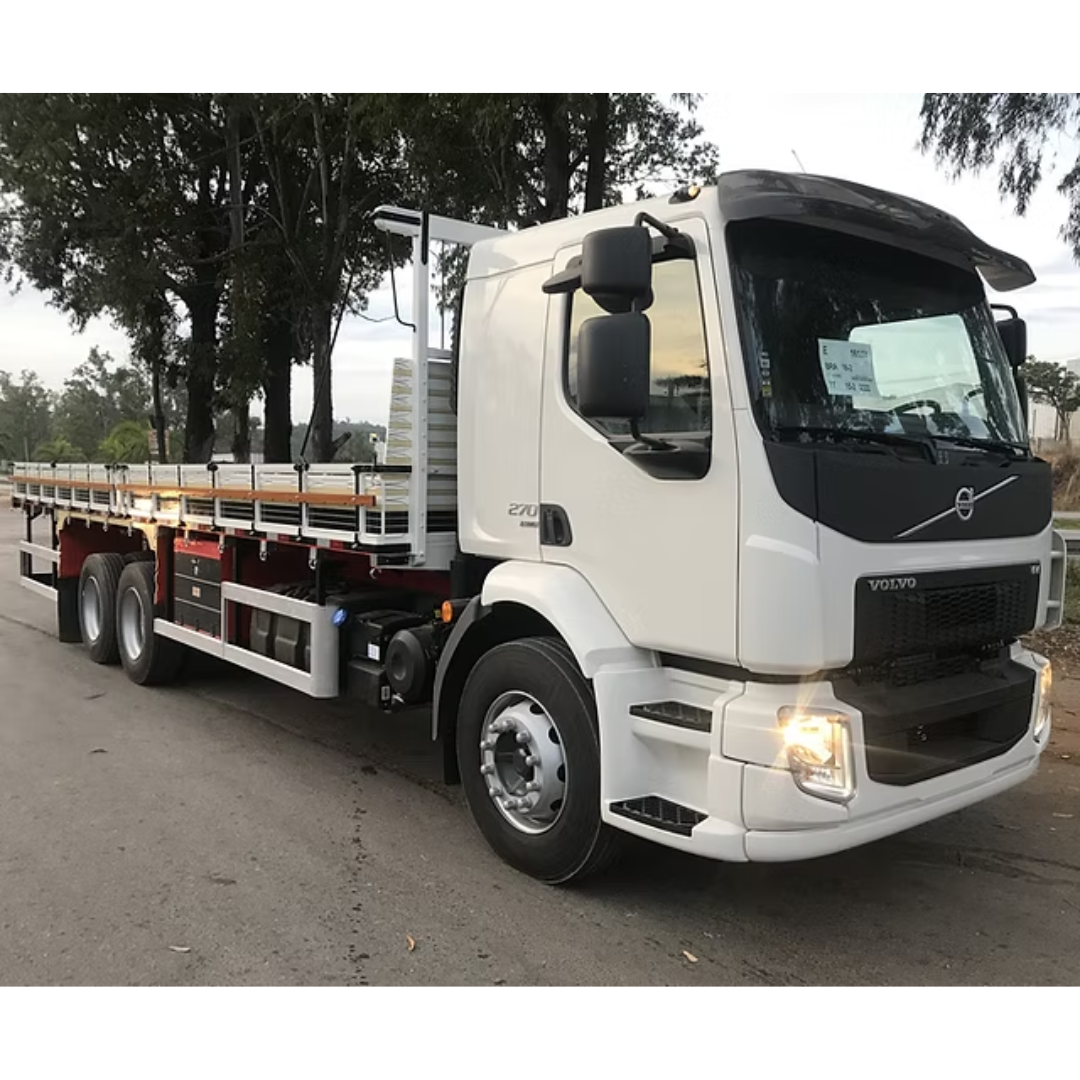 Caminhão Truck com Carroceria Aberta Carga Seca - Volvo VM 360 (6x2)